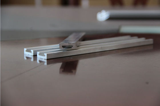 合金 6060/6005 アルミニウム放出チャネルの製造所は LED ライトのために終わりました