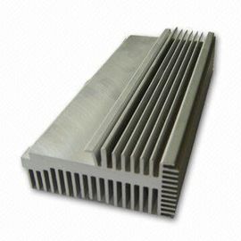 /押すの明確な 6063-T5 アルミニウム LED 脱熱器放出のプロフィール叩くこと