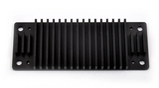黒は6005のT6脱熱器放出のプロフィールを陽極酸化した