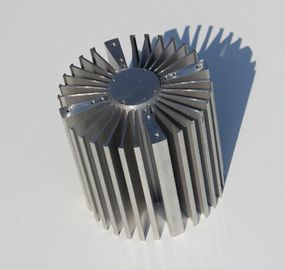 終了する機械化を用いる陽極酸化された 6061/6060 のアルミニウム脱熱器放出