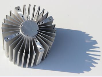 終了する機械化アルミニウム脱熱器放出は 6063-T5 を陽極酸化しました